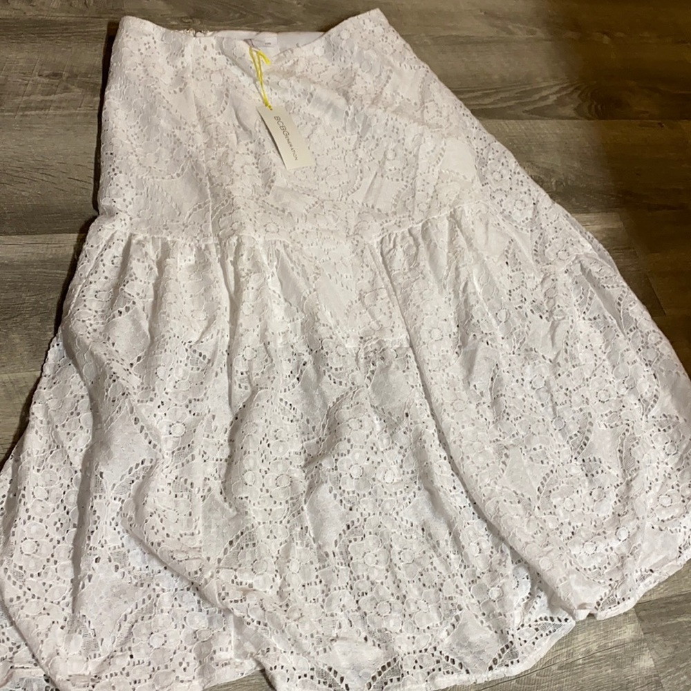 New BCBGeneration White Lace Skirt - Size 6